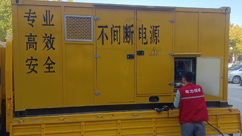 吕梁柴油发电机组和UPS电源配合使用时，如何避免切换过程中的电力中断？